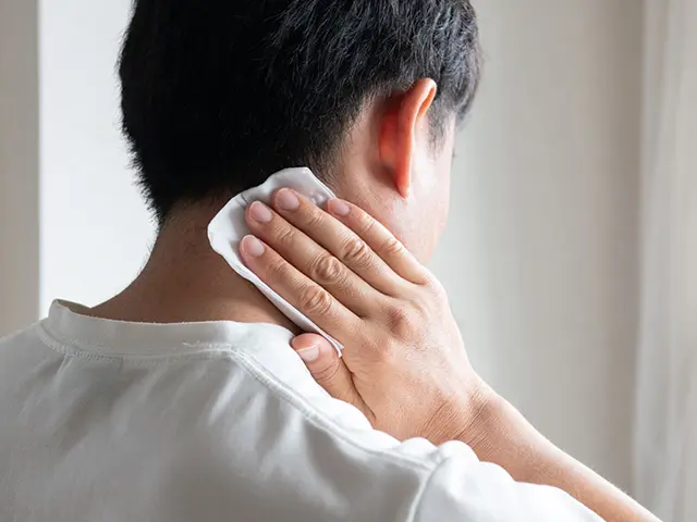 背中に毛があると体臭などのリスクを伴うため脱毛する必要性はあるといえます